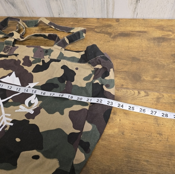 Camouflage Canvas Tote Bag with Arrow Design - Picture 3 of 11